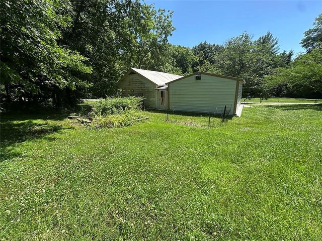 2332 Park Lane, Oak Grove, MO 64075