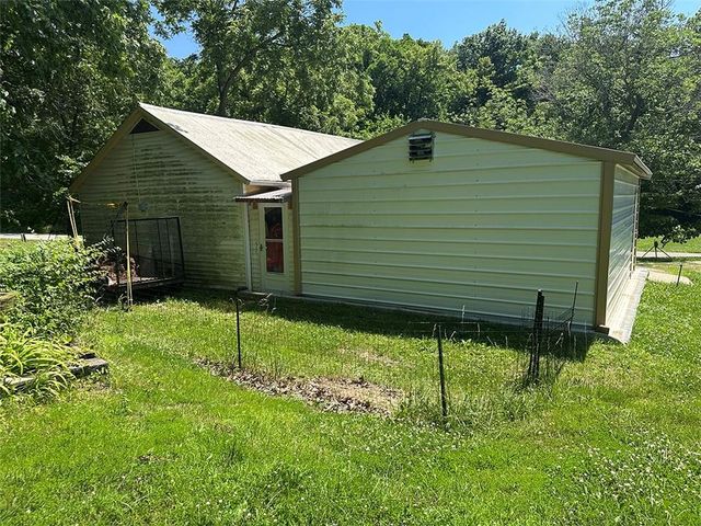 2332 Park Lane, Oak Grove, MO 64075