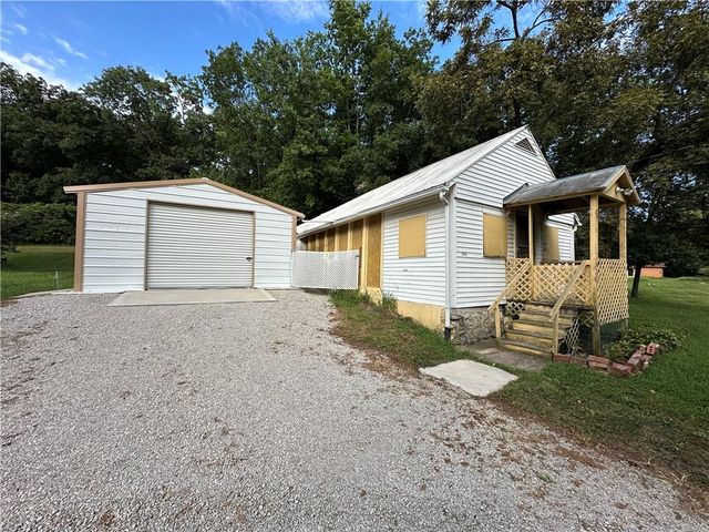 2332 Park Lane, Oak Grove, MO 64075