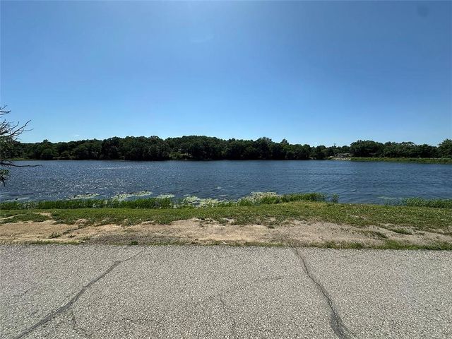 2332 Park Lane, Oak Grove, MO 64075