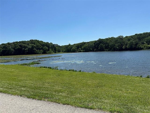 2332 Park Lane, Oak Grove, MO 64075