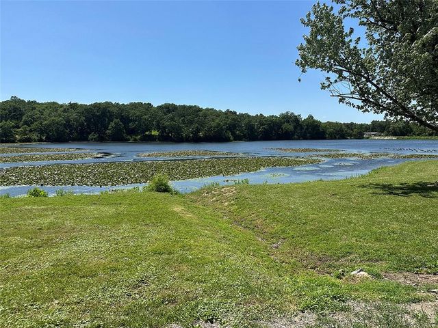 2332 Park Lane, Oak Grove, MO 64075