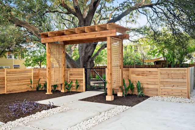 5107 Menchaca RD 4, Austin, TX 78745