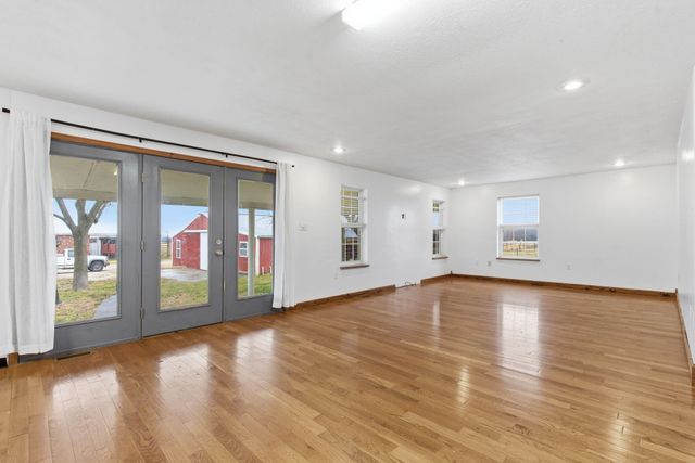 44 High Country Drive, Marshfield, MO 65706