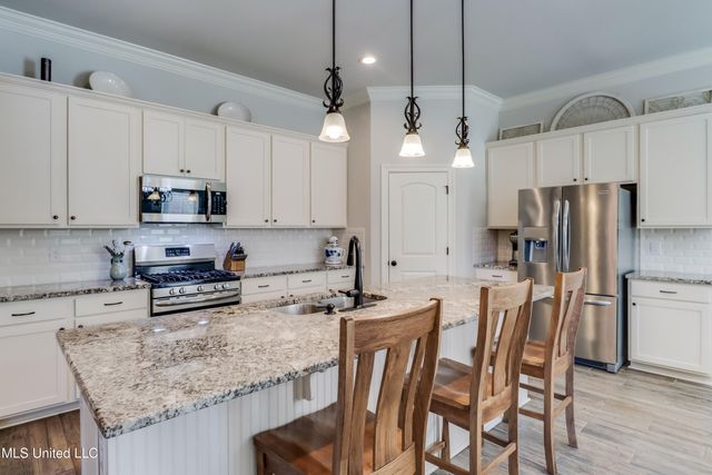 7591 Crescent Way Drive, Pass Christian, MS 39571