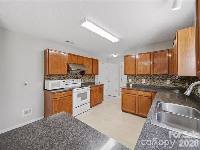 1968 8th Street Lane SE, Hickory, NC 28602