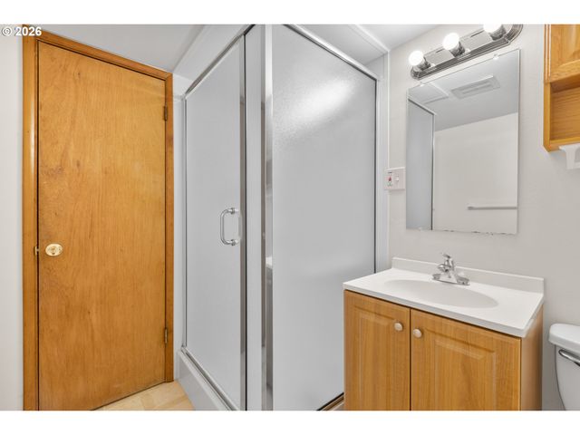 807 Se 169TH Dr, Portland, OR 97233