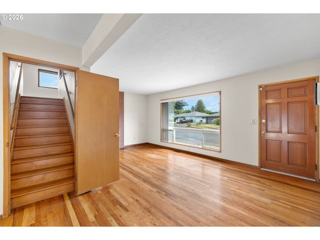 807 Se 169TH Dr, Portland, OR 97233