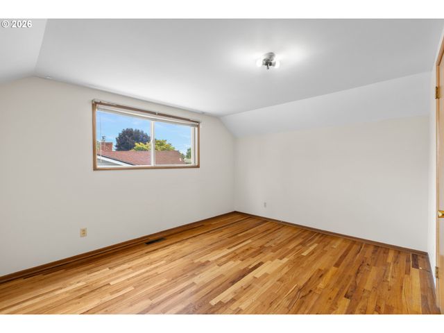 807 Se 169TH Dr, Portland, OR 97233