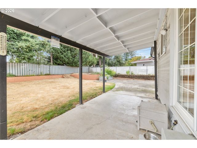 807 Se 169TH Dr, Portland, OR 97233