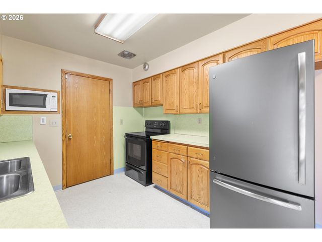 807 Se 169TH Dr, Portland, OR 97233