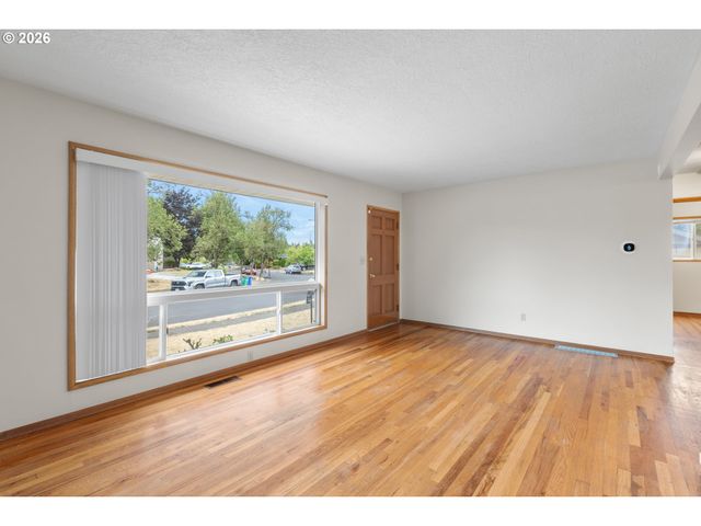 807 Se 169TH Dr, Portland, OR 97233
