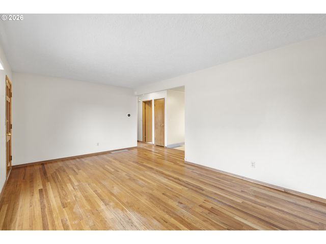 807 Se 169TH Dr, Portland, OR 97233