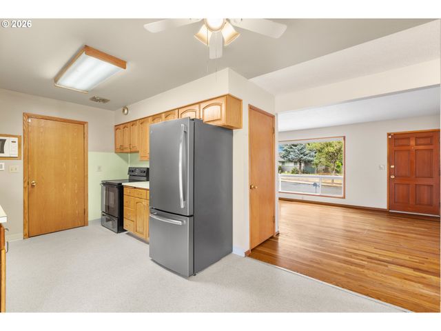807 Se 169TH Dr, Portland, OR 97233