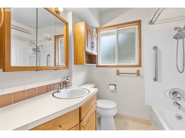 807 Se 169TH Dr, Portland, OR 97233