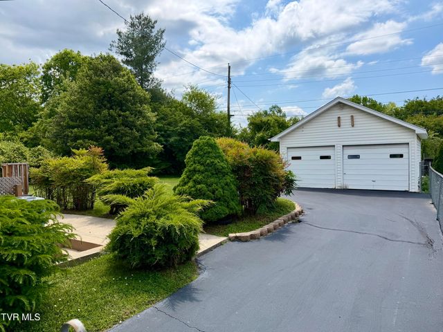612 Lawrence Avenue, Bristol, VA 24201