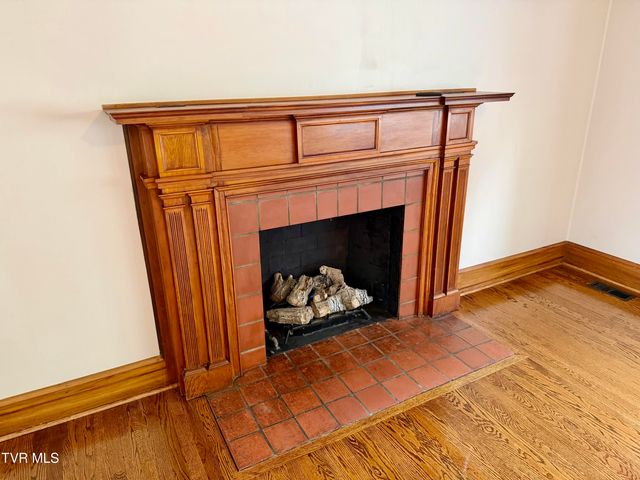 612 Lawrence Avenue, Bristol, VA 24201
