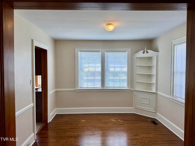 612 Lawrence Avenue, Bristol, VA 24201