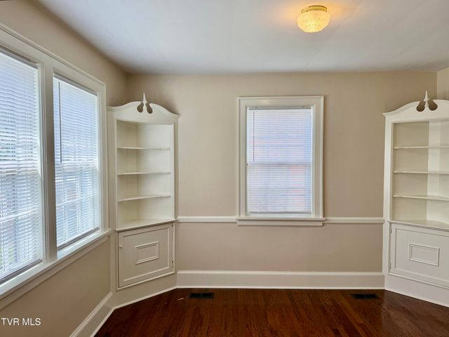 612 Lawrence Avenue, Bristol, VA 24201