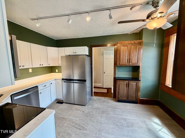 612 Lawrence Avenue, Bristol, VA 24201