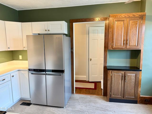 612 Lawrence Avenue, Bristol, VA 24201