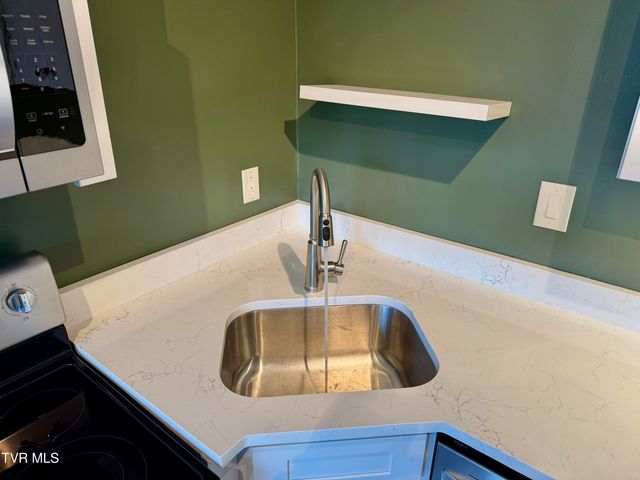 612 Lawrence Avenue, Bristol, VA 24201