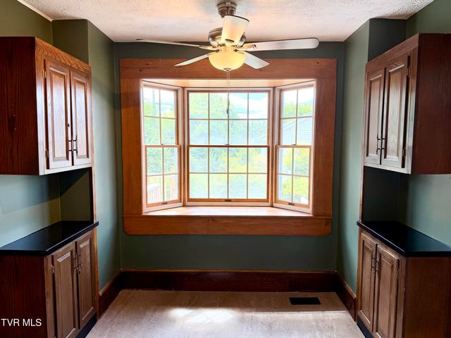 612 Lawrence Avenue, Bristol, VA 24201