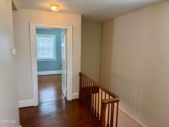 612 Lawrence Avenue, Bristol, VA 24201