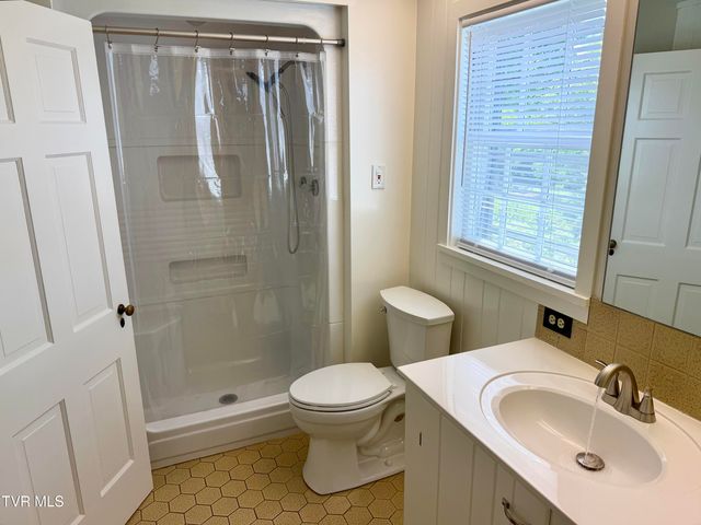612 Lawrence Avenue, Bristol, VA 24201