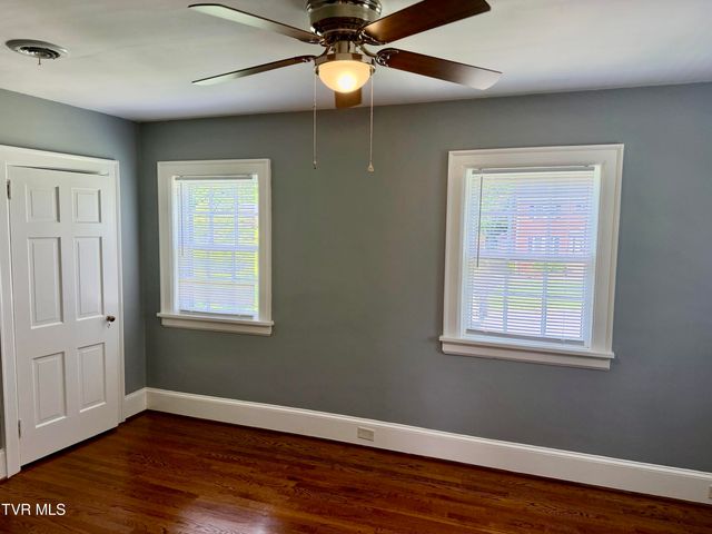612 Lawrence Avenue, Bristol, VA 24201