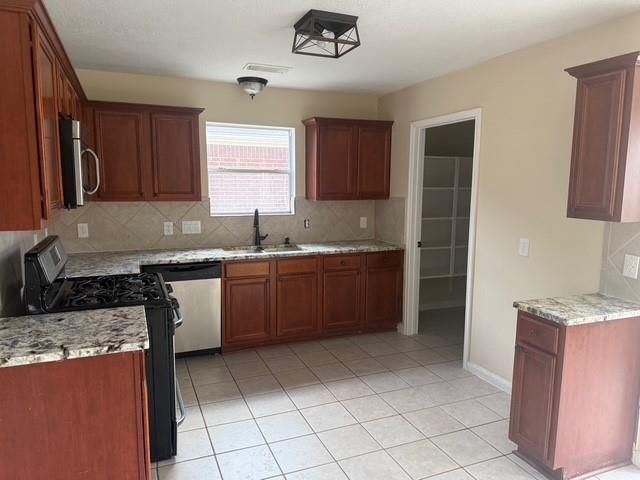 6643 Barker Bend Lane, Katy, TX 77449