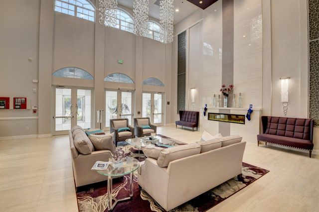 10612 Royal Caribbean Circle, Boynton Beach, FL 33437