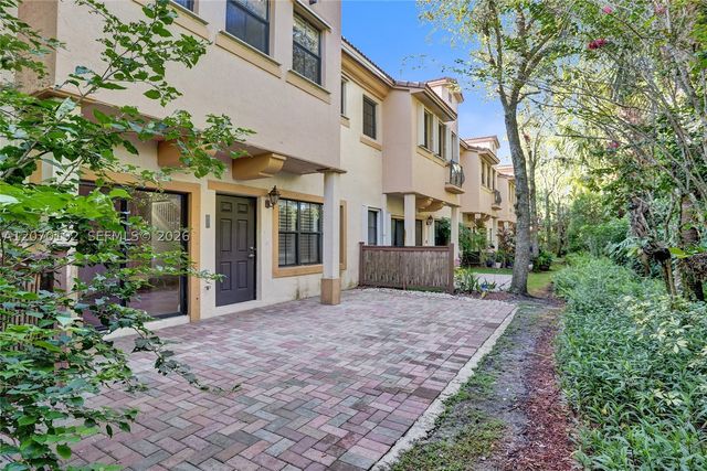 6079 Grand Cypress Cir W, Coconut Creek, FL 33073