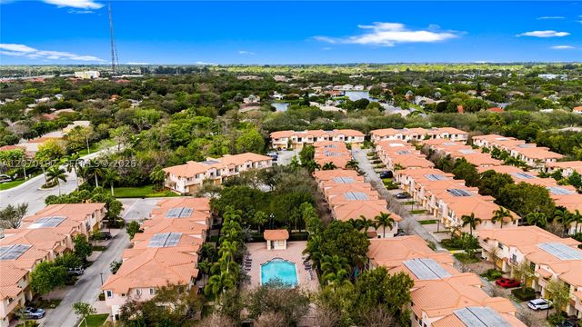 6079 Grand Cypress Cir W, Coconut Creek, FL 33073