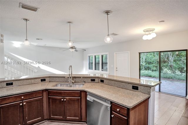 6079 Grand Cypress Cir W, Coconut Creek, FL 33073