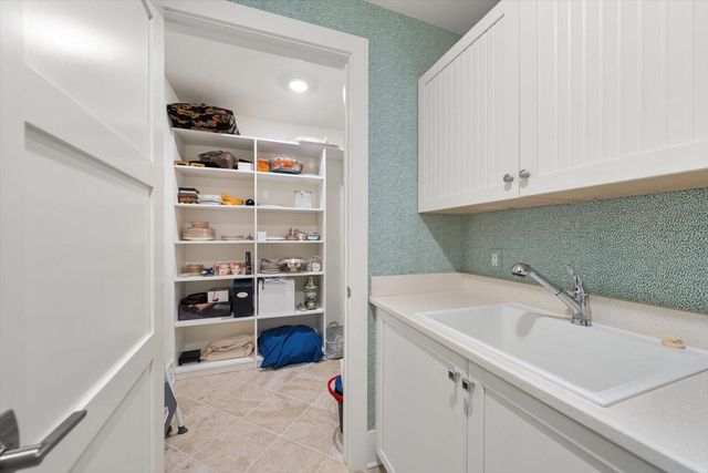 125 BELLEVIEW BOULEVARD 302, Belleair, FL 33756