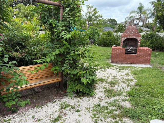 7206 8TH AVENUE NW, Bradenton, FL 34209