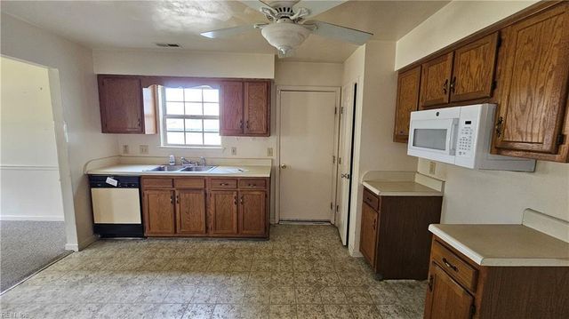 1913 Ravel DR, Virginia Beach, VA 23454