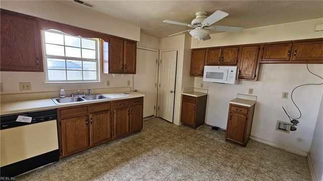1913 Ravel DR, Virginia Beach, VA 23454