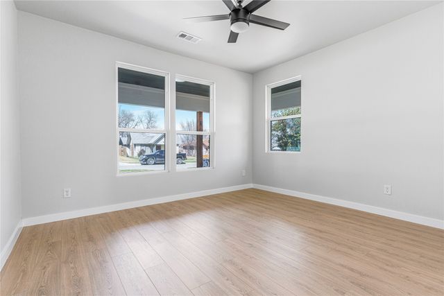 1028 E Jessamine Street, Fort Worth, TX 76104