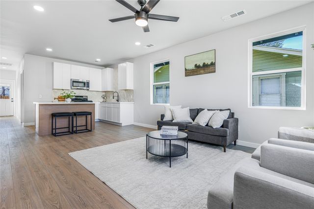 1028 E Jessamine Street, Fort Worth, TX 76104