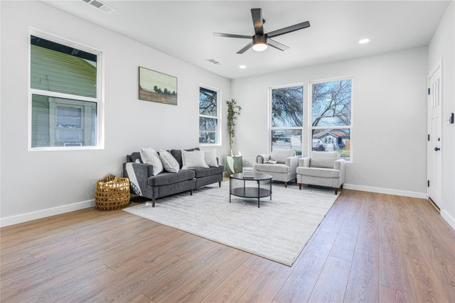 1028 E Jessamine Street, Fort Worth, TX 76104