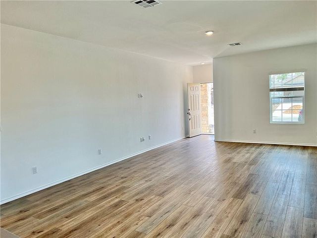 290 Silver Glen DR, Kyle, TX 78640