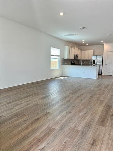 290 Silver Glen DR, Kyle, TX 78640