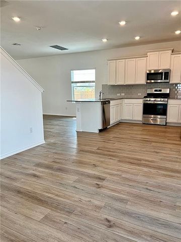 290 Silver Glen DR, Kyle, TX 78640