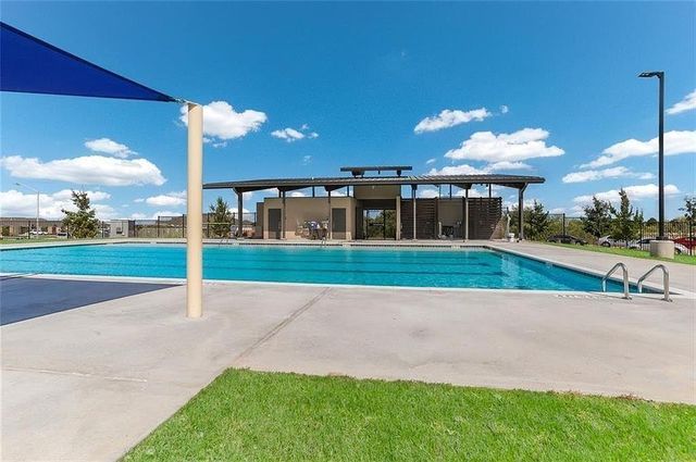 290 Silver Glen DR, Kyle, TX 78640