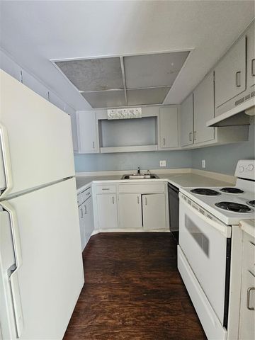 7611 PAULA DRIVE 4, Tampa, FL 33615