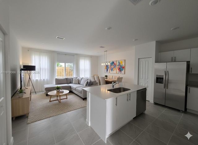 300 SE 10th Ct 300, Florida City, FL 33034