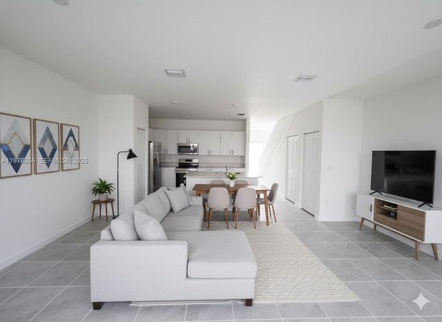 300 SE 10th Ct 300, Florida City, FL 33034