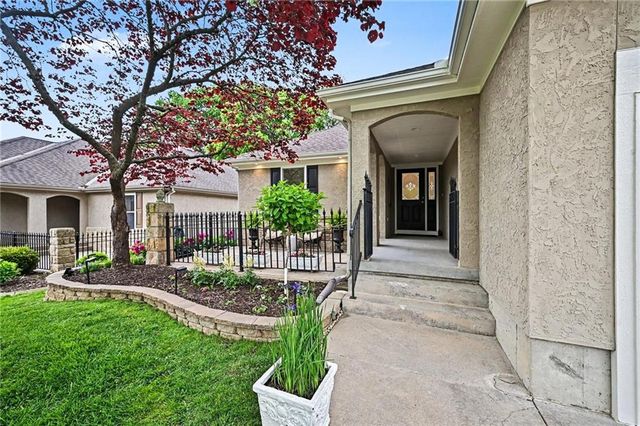 4118 Minnesota Drive, Lee's Summit, MO 64082